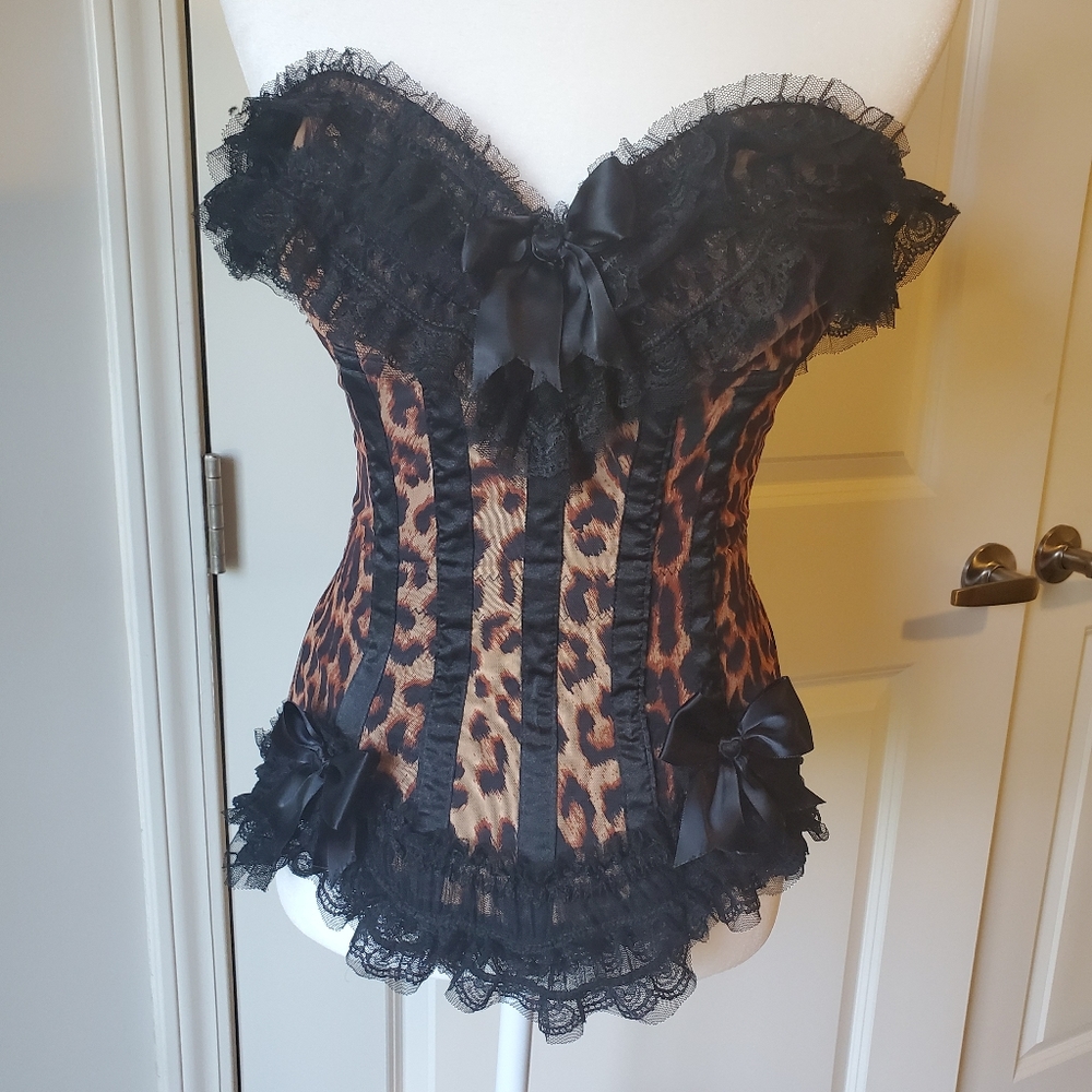 Trashy lingerie carousel leopard corset cat pin up